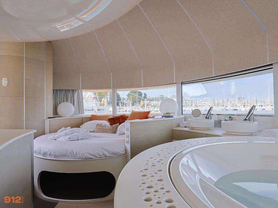 פרוס-גירק Anthenea Suite Hoteliere Flottante מראה חיצוני תמונה